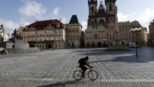 Republika Çeke ndalon hyrjen për turistë rusë me viza Shengen