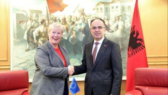 Begaj dhe Nikolla takojnë Ambasadoren e BE-së, i dorëzon raportin e KE! Presidenti: Do të shërbejë si udhërrëfyes për vijijim e reformave në vend