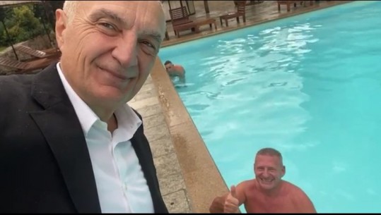 Ilir Meta s’i shpëton trendit të Tik Tokut, filmon Nard Ndokën në pishinë: Stërvitesh për fitore apo barazim? Ish deputeti mendohet për përgjigjen (VIDEO)