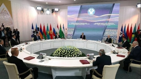 Lukashenko: Mund të arrihet një marrëveshje për t’i dhënë fund luftës, gjithçka varet nga SHBA dhe Britania
