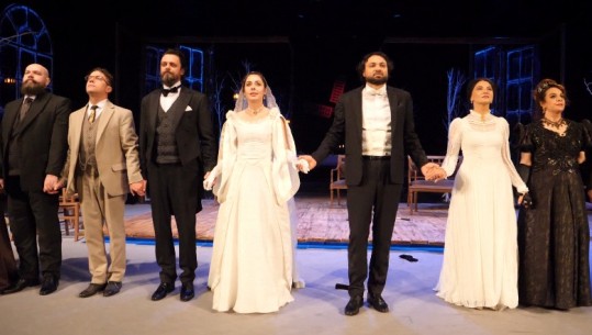 “Ivanov”, publiku sprovohet me Çehov, Çuli: Kam vite që e dua këtë shfaqje! Boriçi si “Hamleti i Rusisë”: Tentativë për një teatër të madh!