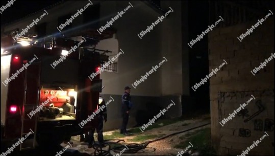 Përfshihet nga flakët një magazinë në fshatin Vërdovë të Pogradecit! Zjarri shkakton dëme materiale (VIDEO)