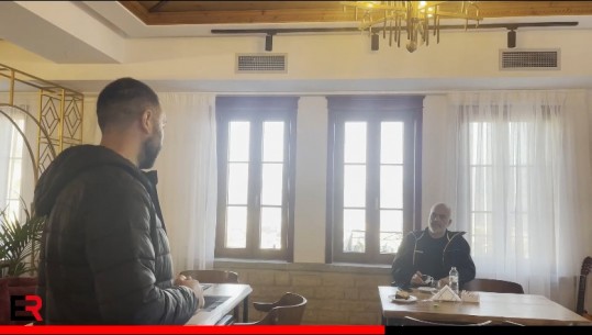 VIDEO/ Rama bisedë me pronarin e hotelit në Gjirokastër, ai i ofron trahana për mëngjes, ja si i përgjigjet kryeministri! E pyet edhe sa paguan kamarieren