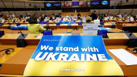 PE i jep 'popullit të guximshëm ukrainas' çmimin Sakharov 2022! Zelensky: Mirënjohje, mbështetja e Brukselit e rëndësishme për Ukrainën