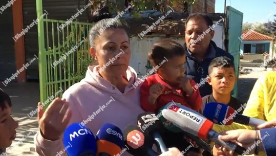 Makina përplasi 4-vjeçarin në Elbasan, banorët ngrihen në protestë: Rruga pa sinjalistikë, fëmijët i kemi të rrezikuar! Nuk ka dëgjohet zëri 