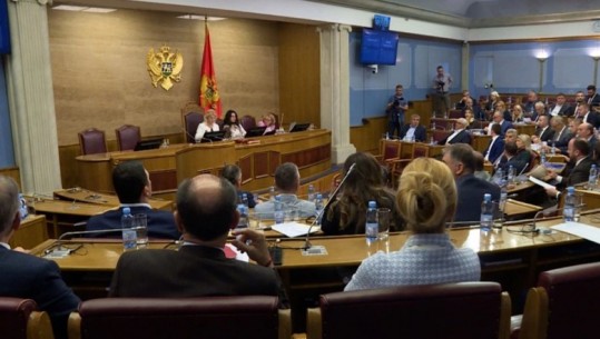 Parlamenti i Malit të Zi shkarkon dy ministra pro-perëndimorë