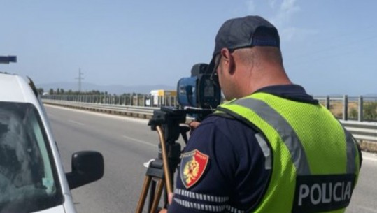 Kontrolle të Policisë Rrugore në Vlorë! Ishin duke lëvizur me shpejtësi tej normave, 5 shoferë në pranga dhe 65 patenta të pezulluara në një javë