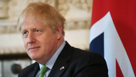 A do të kandidojë për kryeministër? Pas mbërritjes në Britani, Johnson siguron mbështetjen e 100 deputetëve