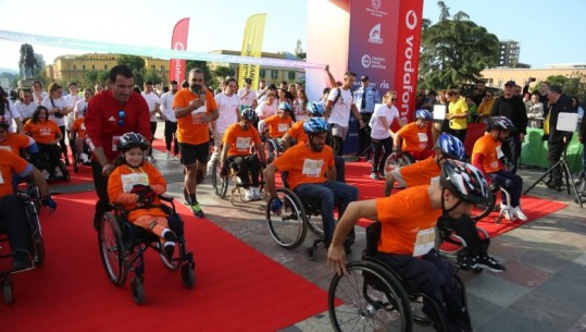 VIDEO/ Maratona e Tiranës, Veliaj i bashkohet kauzës së personave me aftësi ndryshe