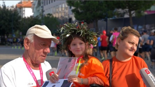 Personat me aftësi ndryshe në maratonë, 8-vjeçarja e operuar 15 herë zë vendin e parë! 80-vjeçari: Merrem me gara që në 1957, mbaj larg mjekun 