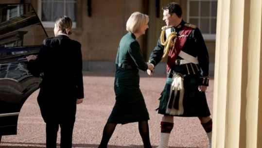 Jep sot dorëheqjen si kryeministre e Britanisë, Truss mbërrin në Buckingham Palace
