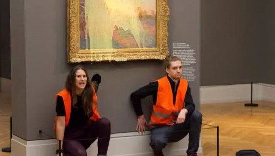 2 aktivistë hedhin pure patatesh mbi veprën 110 milionë dollarëshe të Monet në muzeun në Gjermani! Arrestohen nga Policia (VIDEO)