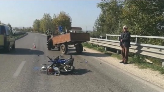 Aksident me vdekje në autostradën Fier–Lushnjë! Motoçikleta përplaset nga mjeti buqësor! Humb jetën 60-vjeçari