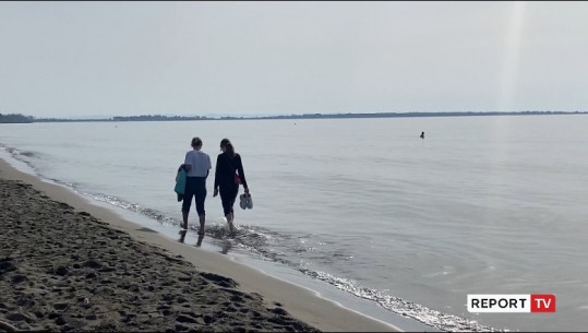 Fundi i tetorit nuk ‘tremb’ pushuesit në Shëngjin, moti i ngrohtë tërheq qytetarët në plazh
