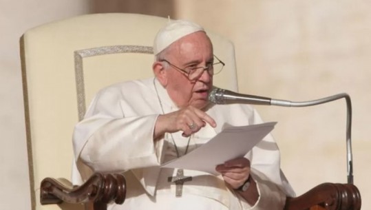 Papa Françesku flet për vesin e keq të priftërinjve dhe murgeshave: Shohin pornografi