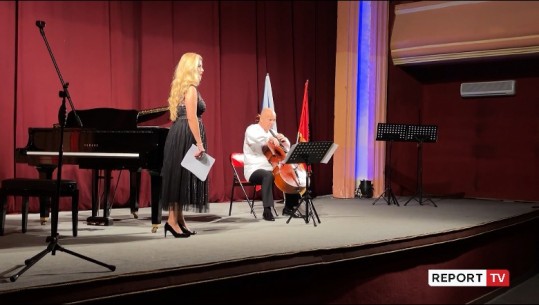 Kremtohet 100-vjetori i marrëdhënieve diplomatike Çeki-Shqipëri! Koncerti me muzikë klasike ‘mbërthen’ publikun e Vlorës
