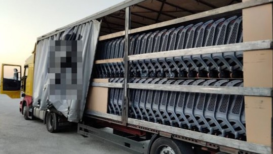 Kapen 59 kg kanabis në një kamion në Greqi, arrestohen 3 persona! Policia gjeti një të vdekur brenda automjetit 