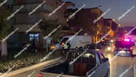 Tjetër aksident në Vlorë! Furgoni përplas këmbësoren (VIDEO)