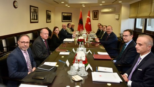 Ministrja Xhaçka vizitë zyrtare në Turqi, takohet me homologun e saj turk: Ankaraja partnere kyçe për Shqipërinë dhe gjithë rajonin
