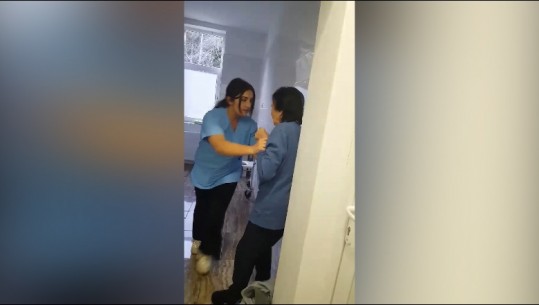 Videoja çnjerëzore në Pejë, reagon e bija e të moshuarës që u rrah mizorisht nga infermierja 