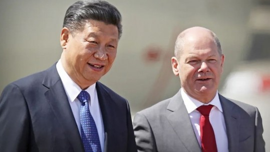 Para vizitës së Scholz në Pekin, kërkohet më pak varësi nga Kina