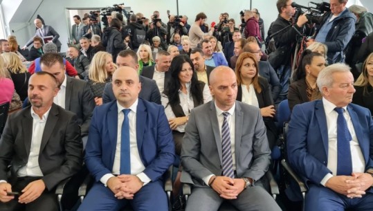 Tension pasi serbët lanë institucionet! Çfarë ndodhi sot në Kosovë, pasojat dhe çfarë pritet në ditët në vijim