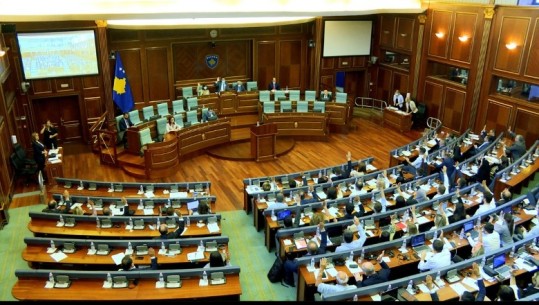 Pas largimeve nga qeveria dhe komunat, ‘Lista Serbe’ dorëzon mandatet, deputetët serbë braktisin kuvendin e Kosovës, 'paralizohet' edhe sistemi gjyqësor në veri