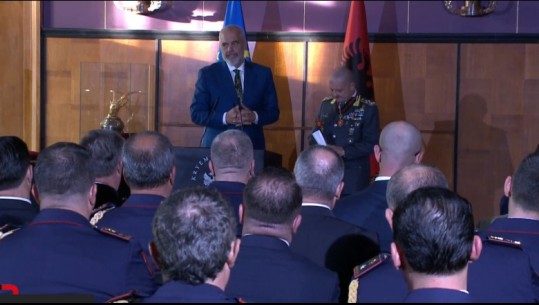Kreu i ‘Guardia di Finanza’ pas vlerësimit në Kryeministri: Do ta mbaj këtë dekoratë me krenari dhe nder
