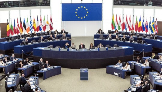 Parlamenti Evropian miraton hyrjen e Kroacisë në Shengen