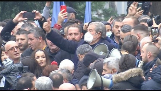 Ish-deputeti i PD: Protesta e nesërme e Berishës, proruse e antishqiptare