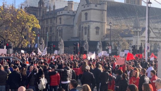 Gazetari i njohur britanik në mbështetje të protestës së shqiptarëve në Londër: Mesazh për sekretaren Braverman