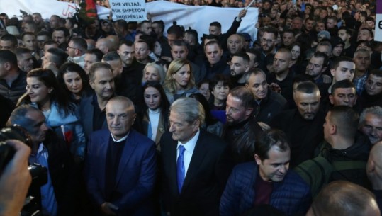 Protesta, Berisha: Tsunam i lirisë së shqiptarëve! Meta: Riktheu shpresën për shpëtimin e vendit