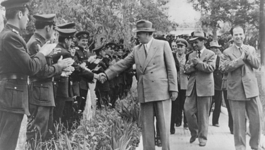 Debatet e Enver Hoxhës në Byro: Kadri, dokumentet që ju i dhatë KGB-së sovjetike, i pa Hrushovi, që më provokoi, duke më thënë: Ju keni vrarë Liri Gegën