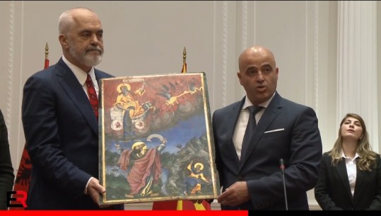 Nënshkruhet marrëveshja! Rama ekspozon një prej ikonave të vjedhura në Maqedoninë e Veriut, Kovaçevski: Do vij vetë t'i marr vetë në Shqipëri