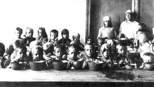 Rusia ndalon dokumentarin 'provokues' mbi urinë sovjetike