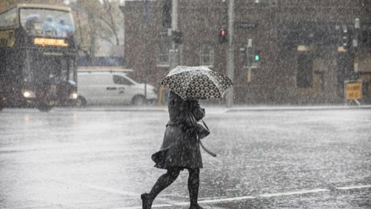 Reshje shiu dhe stuhi në të gjithë vendin, si parashikohet të jetë moti për ditën e sotme
