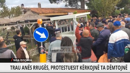 VIDEO/ Tensione mes policisë dhe protestuesve në Divjakë, thyhen me gurë xhamat e kabinës