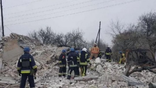 Sulmi me raketa në Zaporizhia, viktimat po kërkohen nën rrënoja