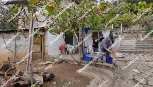 U rrah për vdekje pasi u grabit, Report Tv sjell pamje nga shtëpia 89-vjeçarit në Mallakastër