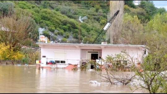 Ishin izoluar nga uji, evakuohen 2 familje në Shkodër! Një person ishte sëmurë, u dërgua në spital (VIDEO)