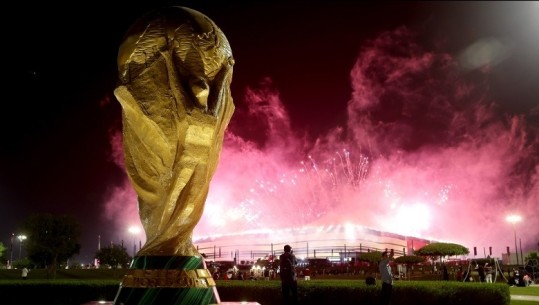 Futbolli në festë, Botërori nis rrugëtimin mes fishekzjarreve dhe një ceremonie madhështore! Ekuadori fiton me 2 gola ndaj të zotëve të shtëpisë