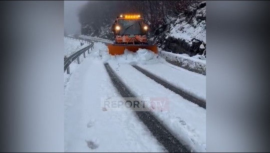 VIDEO/Reshjet e dëborës zbardhin Vermoshin dhe Thethin! ARRSH: Drejtuesit e mjeteve të bëjnë kujdes