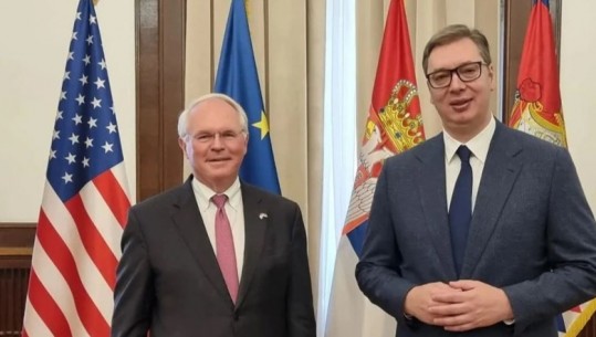 Ambasadori i SHBA-ve përgëzon Serbinë: Angazhimi i Vuçiçit për zgjidhjen e tensioneve në veri është konstruktiv