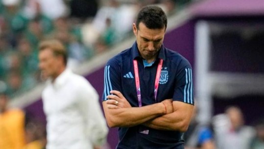 Trajneri i Argjentinës analizon humbjen: Pozicionet jashtë loje milimetrike, kokën lart!