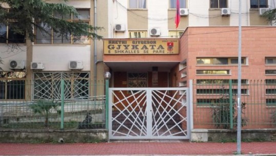 Fier, sherr në gjykatë pas një gjyqi për pronat! Dhunohet një avokat, përfundon në spital! 1 i shoqëruar 