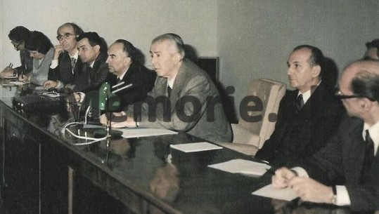 Akuzat e Ramiz Alisë: Në ‘75-ën Kadri, nipi shokut Hysni të informoi ty për …/ Mbledhja e Byrosë, 8 tetor ‘82