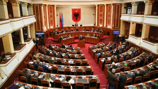 Porti i Durrësit merr ‘dritën jeshile’ në Kuvend pa Ramën, PL: Ky grabit dhe përgjegjësinë ua lë të tjerëve! Deputetët votojnë si bagëti