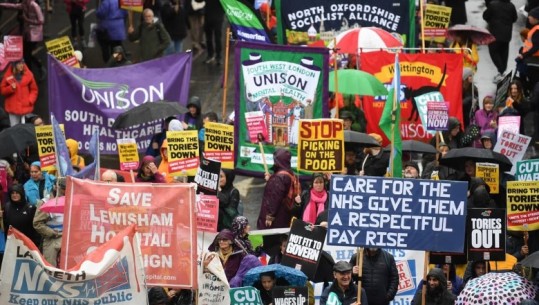 Protestojnë për herë të parë pas 106 vitesh, infermierët në Britani kërkojnë rritje të pagave