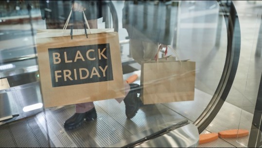 ‘Black Friday’ edhe në Shqipëri, ofertat deri në 70% joshin konsumatorët! Produktet më të preferuara elektroshtëpiaket dhe veshjet