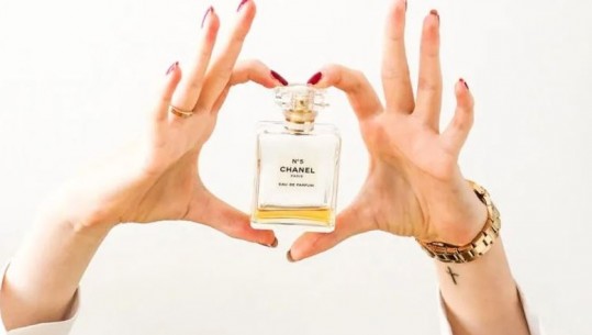 Ja cilët janë 10 parfumet më të njohura në gjithë botën